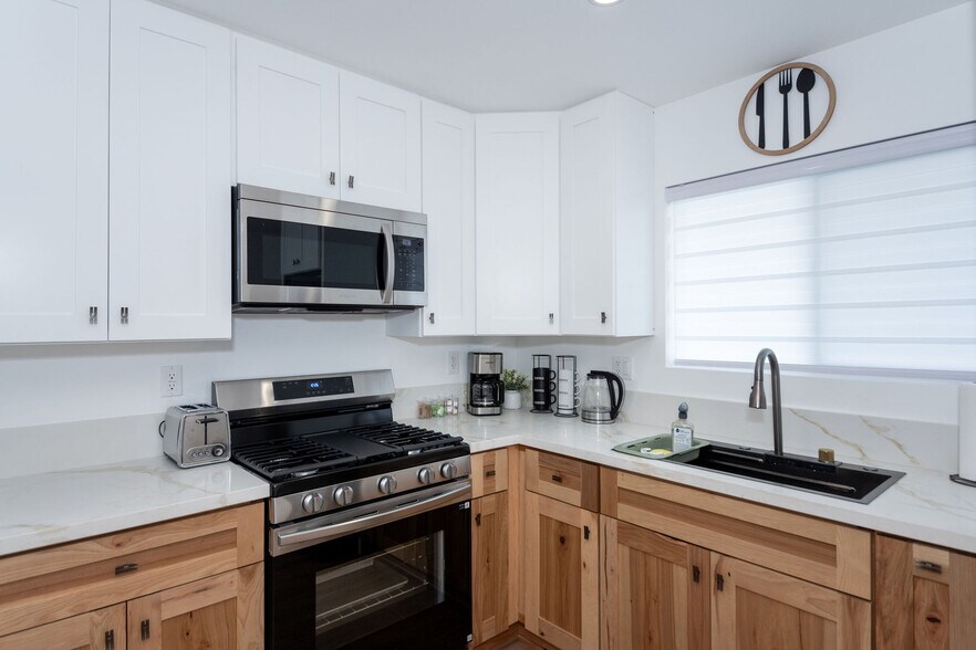 More Photos Of 11315 Tiara St, North Hollywood Apartments For Sale