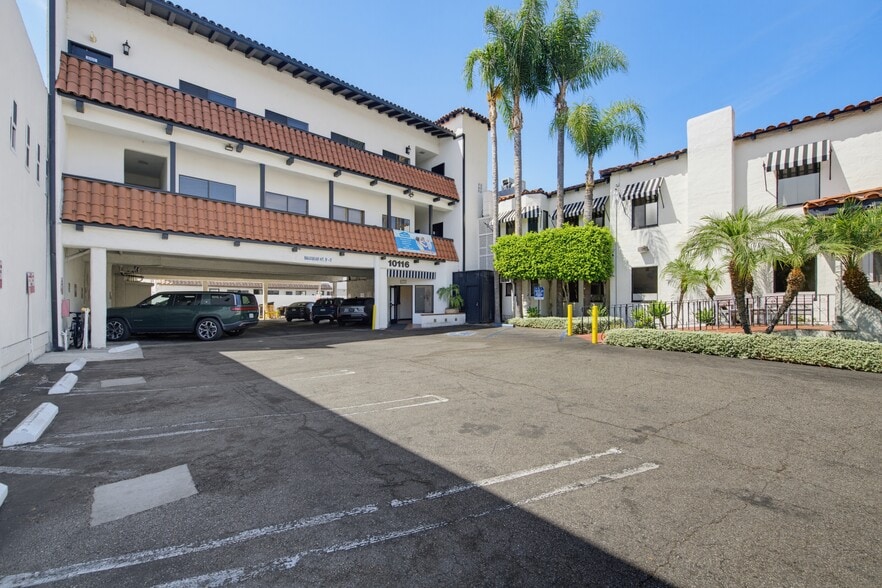 More Photos Of 10116-10120 Riverside Dr, Toluca Lake Office For Sale