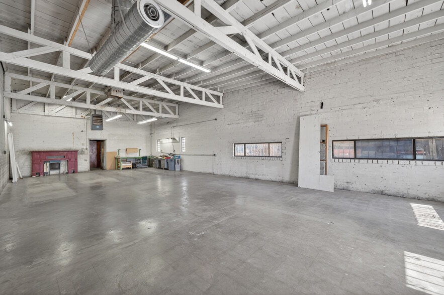 More Photos Of 3902 S Central Ave, Phoenix Service For Sale