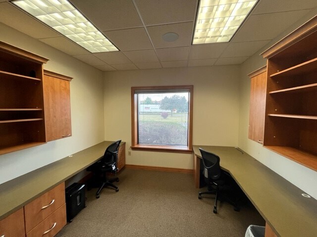 More Photos Of 1190 Richards Rd, Hartland Office For Sale