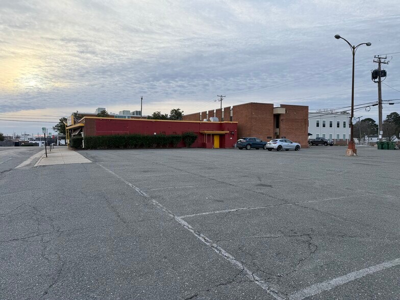 More Photos Of 4911 Caskie St, Richmond Restaurant For Sale