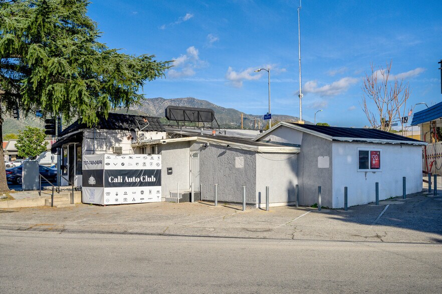 More Photos Of 7798 Foothill Blvd, Tujunga Freestanding For Sale