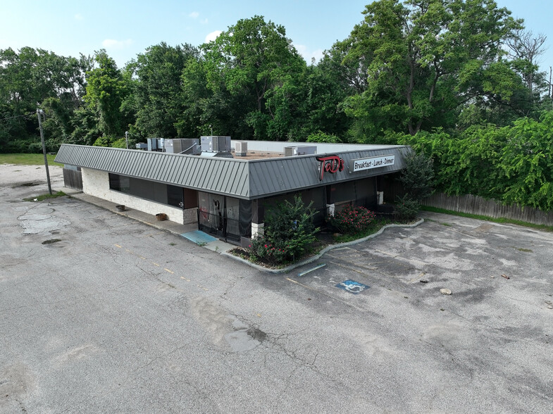 Primary Photo Of 1000 W Main St, Tomball Restaurant For Sale