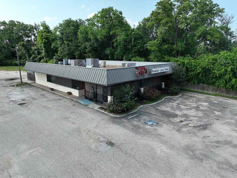 More Photos Of 1000 W Main St, Tomball Restaurant For Lease