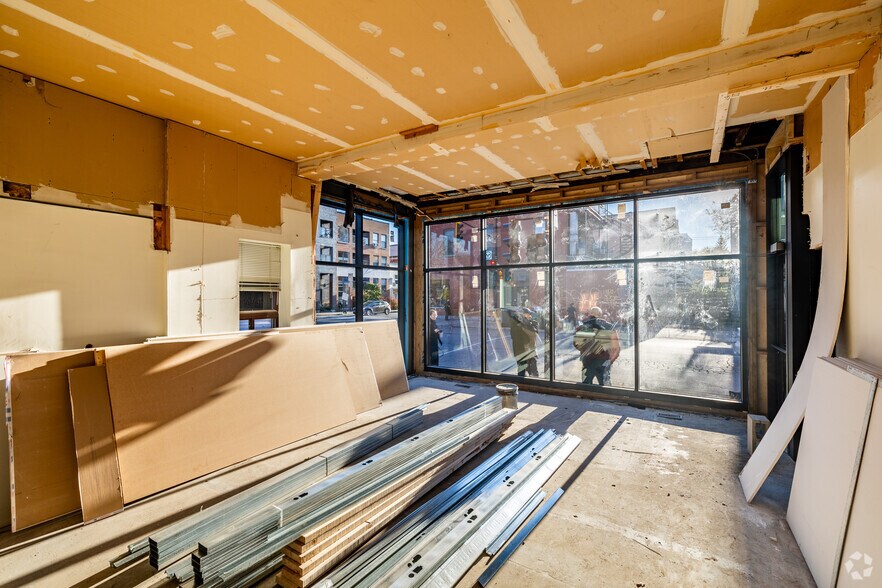 More Photos Of 4351-4357 Rue Notre-Dame O, Montréal Storefront Retail Residential For Lease