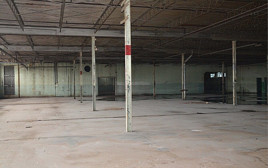 More Photos Of 3141-3151 Fiberglass Rd, Kansas City Warehouse For Lease
