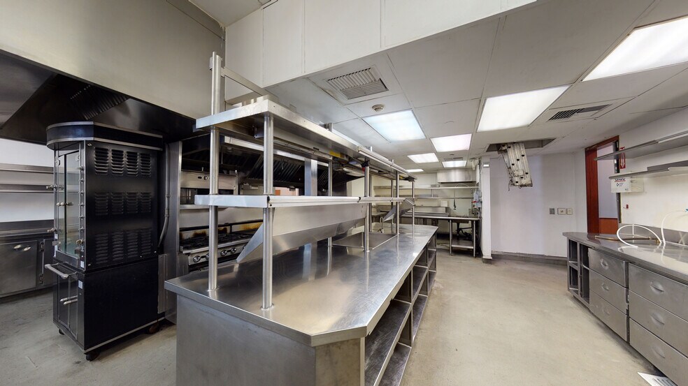 More Photos Of 700 W 5th St, Los Angeles Storefront For Lease