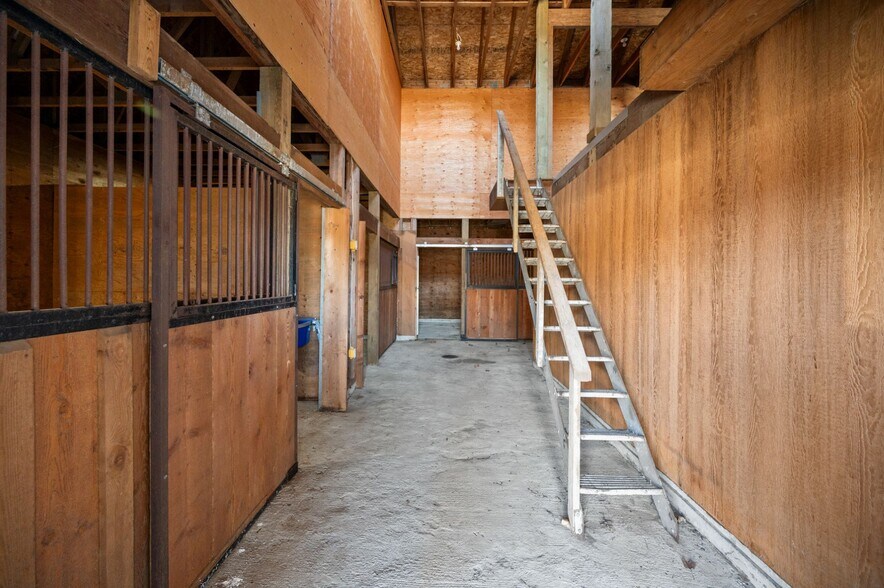 More Photos Of 3051 Eldridge Rd, Abbotsford Office For Sale