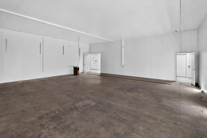 More Photos Of 683 Sheridan Rd, Jackson Specialty For Sale