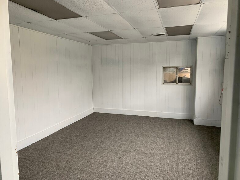 More Photos Of 65 E Pierce St, Whitestown Warehouse For Sale