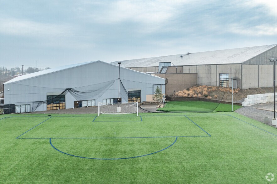 More Photos Of 1 Racquet Ln, Monroeville Sports And Entertainment For Lease