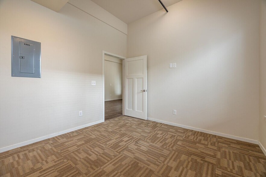 More Photos Of 1315 Dupont St, Bellingham Office Residential For Lease