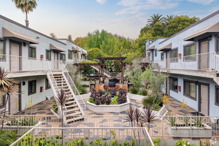 More Photos Of 6337 Primrose Ave, Los Angeles Apartments For Sale