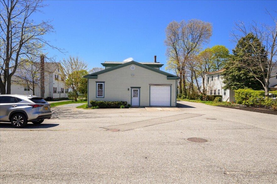 More Photos Of 139 N Ocean Ave, Patchogue Office Residential For Lease