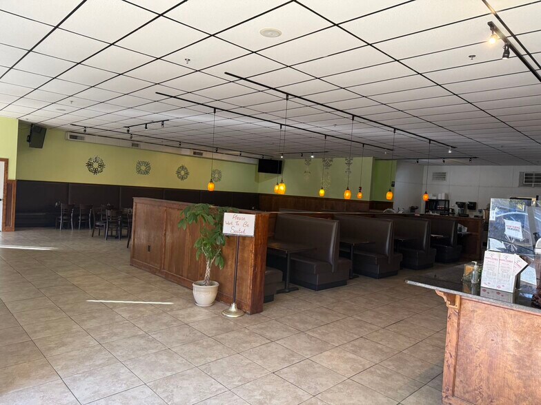 More Photos Of 103 W Court House Sq, Cumming General Retail For Sale