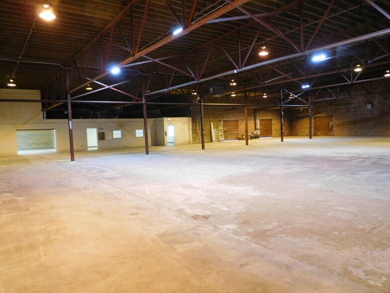 More Photos Of 520 Maple St, Gainesville Warehouse For Lease