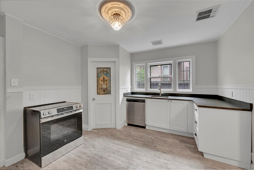 More Photos Of 1824 W Colorado Ave, Colorado Springs Office Residential For Sale