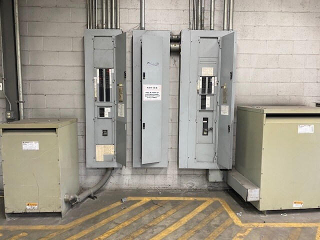 More Photos Of 955 E Diamond Ave, Evansville Manufacturing For Lease