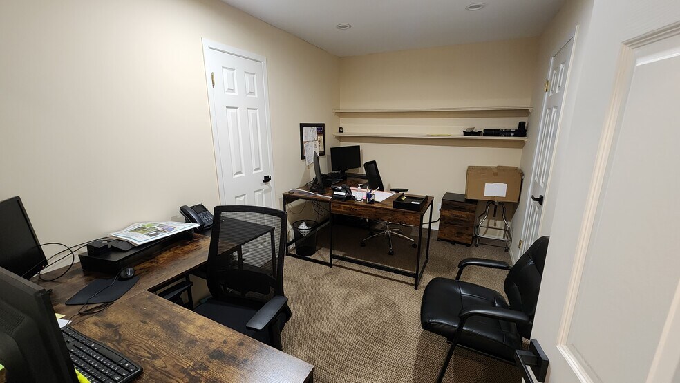 More Photos Of 122 Forest Ave, Glen Cove Freestanding For Lease