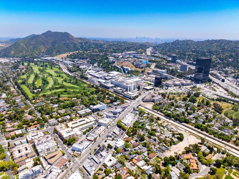 More Photos Of 4130 Cahuenga Blvd, Toluca Lake Office For Sale