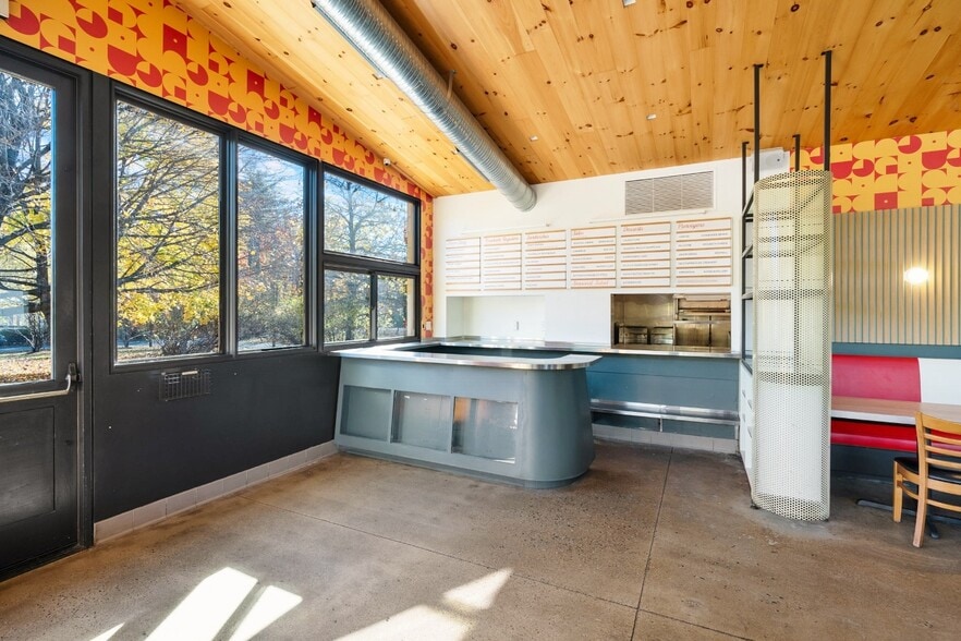 More Photos Of 261 Tinker St, Woodstock Restaurant For Sale