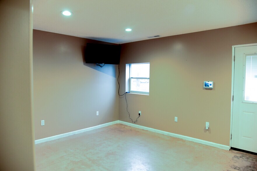 More Photos Of 101 E Byrd Rd, Hartselle Office For Lease