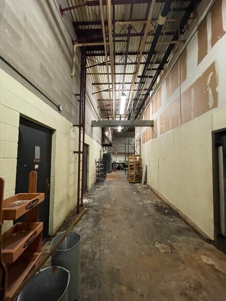 More Photos Of 1150 E Peace St, Canton Unknown For Lease