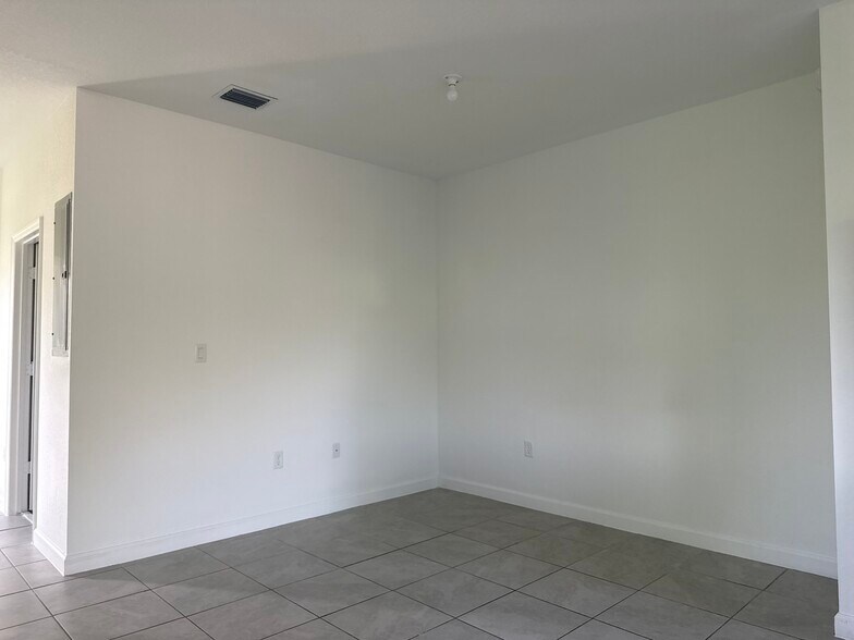 More Photos Of 28600 SW 132nd Ave, Homestead Apartments For Sale