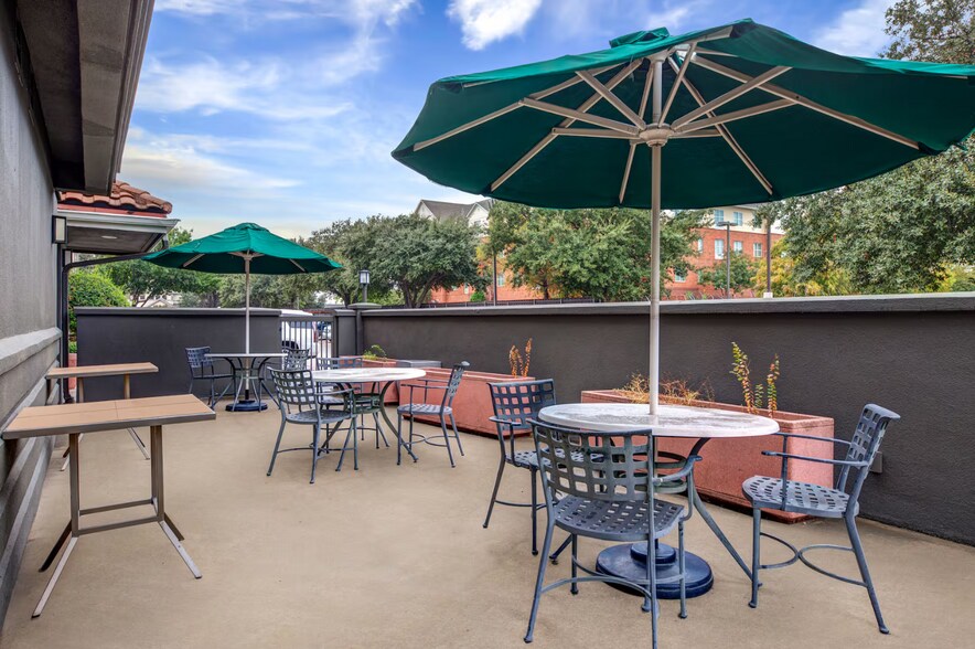 More Photos Of 4850 W John Carpenter Fwy, Irving Hotel For Sale