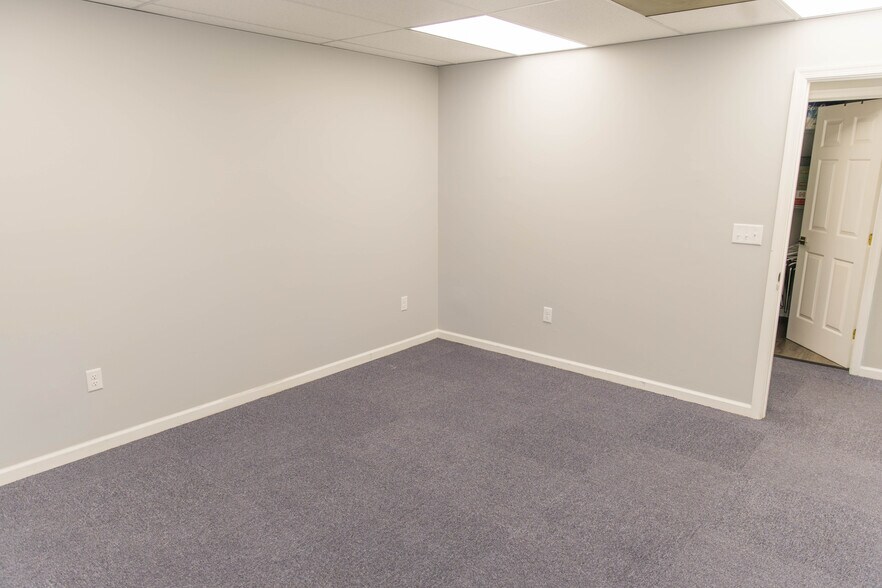 More Photos Of 1311 Jamestown Rd, Williamsburg Coworking Space