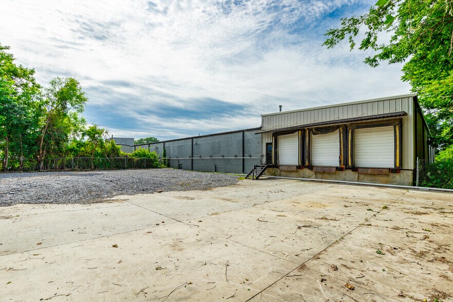 More Photos Of 406 4th Ave, Dalton Manufacturing For Sale