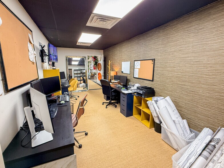 More Photos Of 12131-12137 Valliant St, San Antonio Showroom For Sale