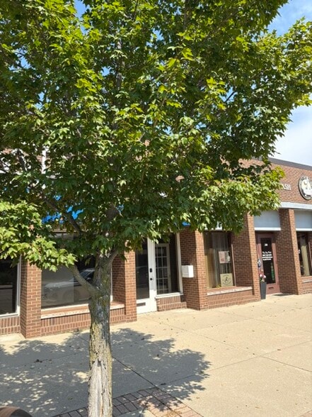 More Photos Of 340-350 Linden Ave, Wilmette Office For Lease