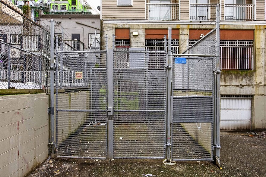 More Photos Of 439-441 E Hastings st, Vancouver Flex For Lease