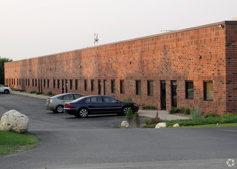 More Photos Of 28144 W Industrial Ave, Lake Barrington Flex For Lease
