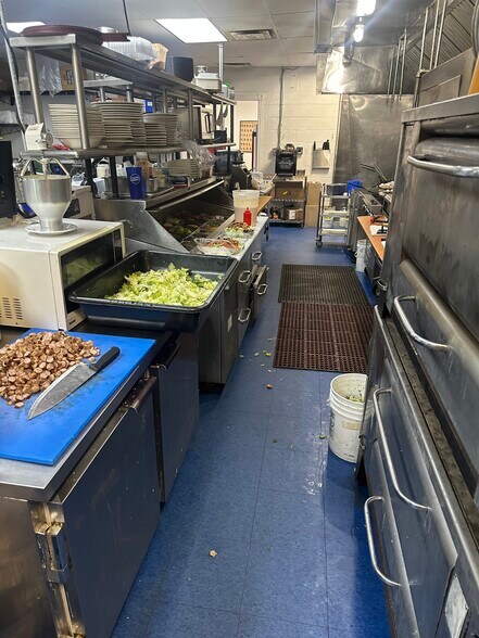 More Photos Of 3807 Fort St, Wyandotte Restaurant For Sale