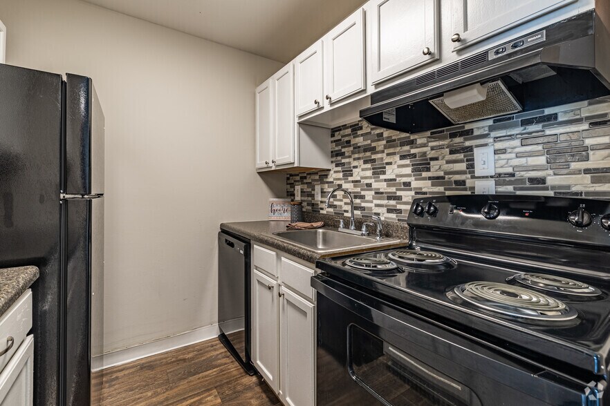 More Photos Of 1 Lakeside Rd, Greenville Apartments For Sale