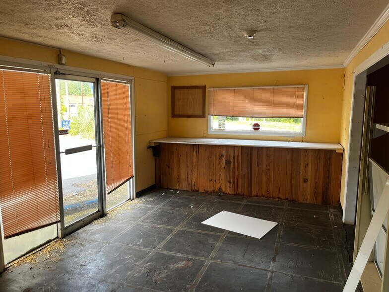 More Photos Of 4293 Ivy Rd, Charlottesville Convenience Store For Sale