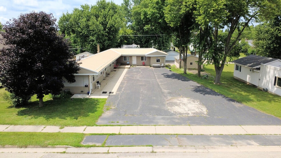 More Photos Of 511 Vine St, Wisconsin Dells Apartments For Sale