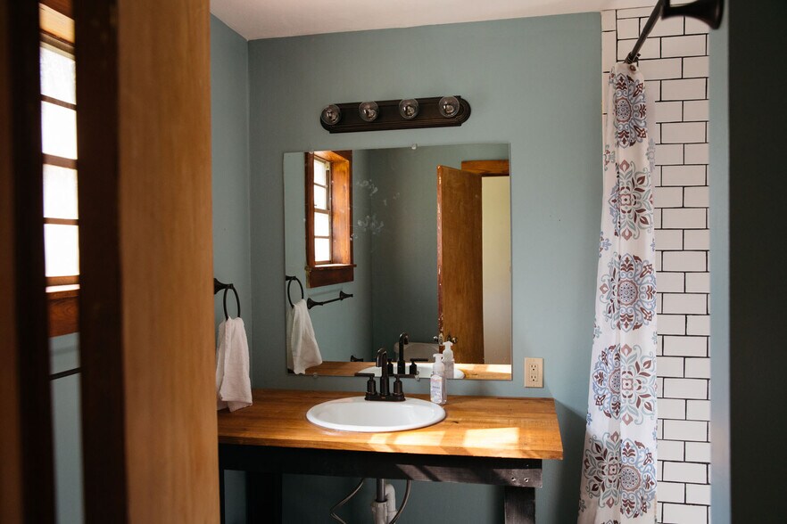 More Photos Of 128 River Rd, Marshall General Retail For Sale