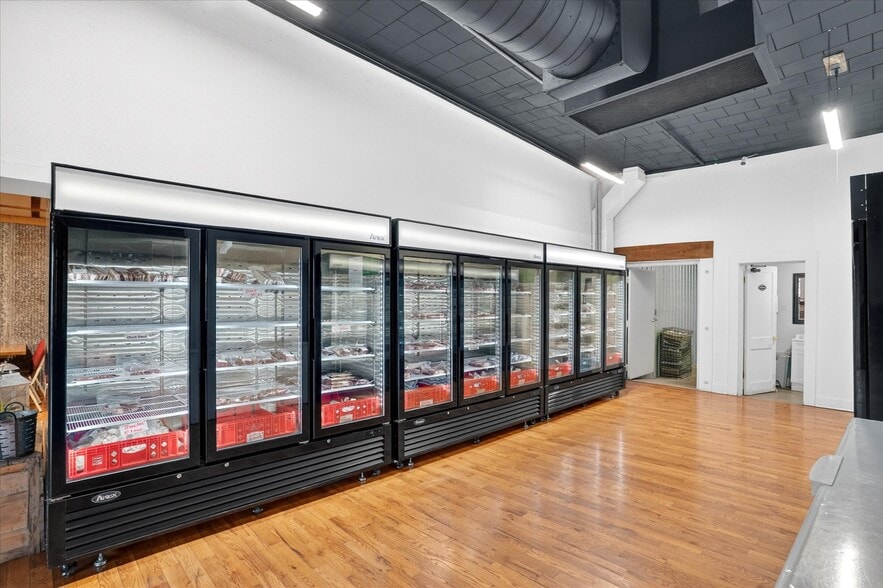 More Photos Of 33 W Olive St, Aurora General Retail For Sale