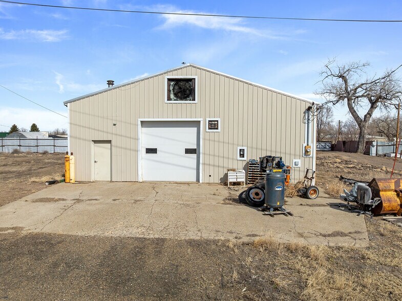 More Photos Of 1021 W Bell St, Glendive Storefront Retail Office For Sale