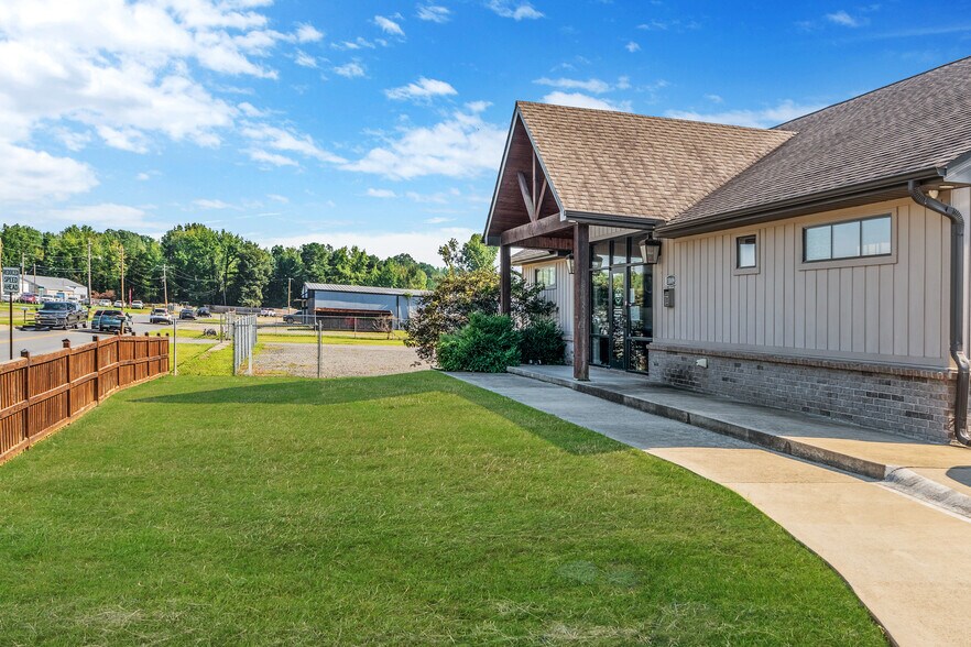 More Photos Of 1009 S Redmond Rd, Jacksonville Medical For Sale