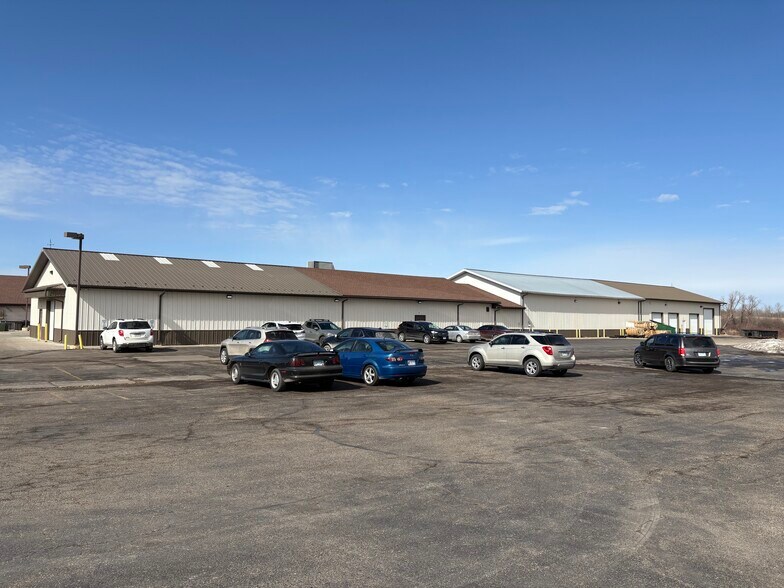 More Photos Of 272 Summit Ave W, Blackduck Manufacturing For Sale