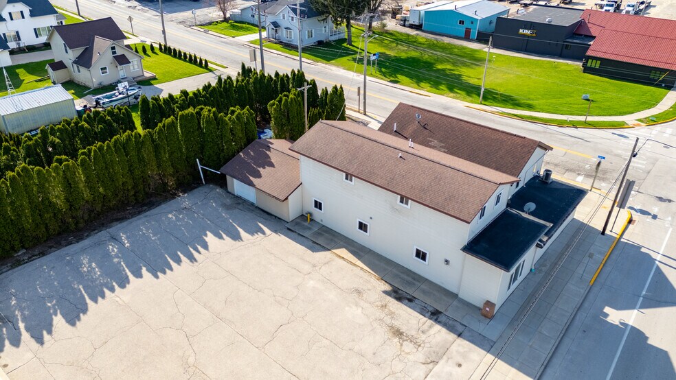 More Photos Of 504 Milwaukee St, Lomira Flex For Sale