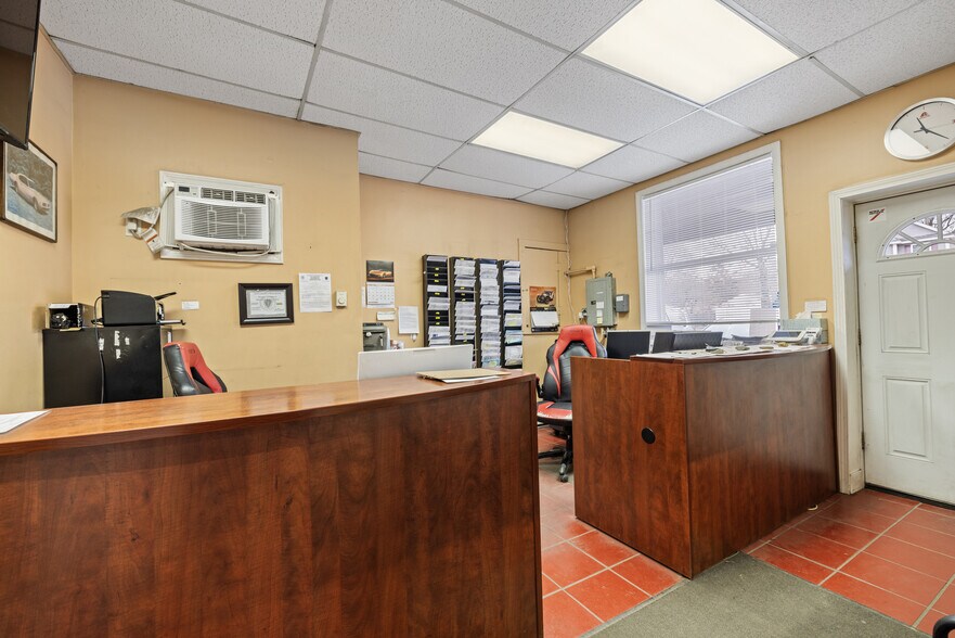 More Photos Of 20 Woodland St, Methuen Auto Repair For Sale