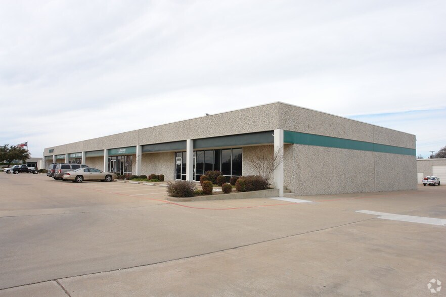 More Photos Of 7450-7470 Dogwood Park, Richland Hills Unknown For Lease