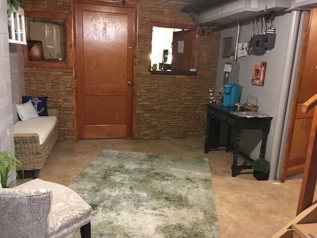 More Photos Of 314 4th St, Riverdale Hotel For Sale