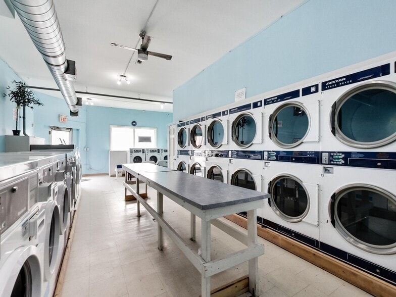 More Photos Of 443 Wentworth St N, Hamilton Storefront Retail Residential For Sale