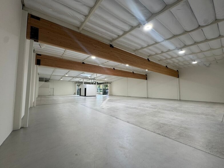 More Photos Of 31119 Via Colinas, Westlake Village Light Manufacturing For Sale